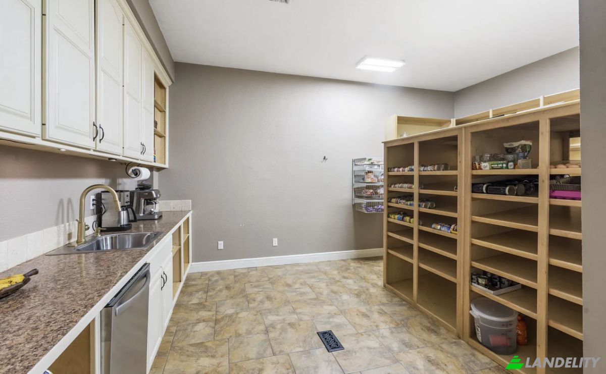 Single Family Home for Sale 200 Barnes Ln, Branson, MO 65616, USA, MARVEL CAV PK, Taney County, Missouri, United States. Photo 11