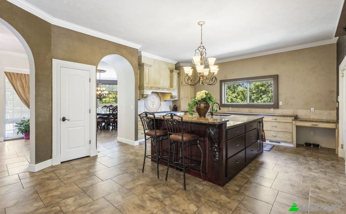 Single Family Home for Sale 200 Barnes Ln, Branson, MO 65616, USA, MARVEL CAV PK, Taney County, Missouri, United States. Photo 8