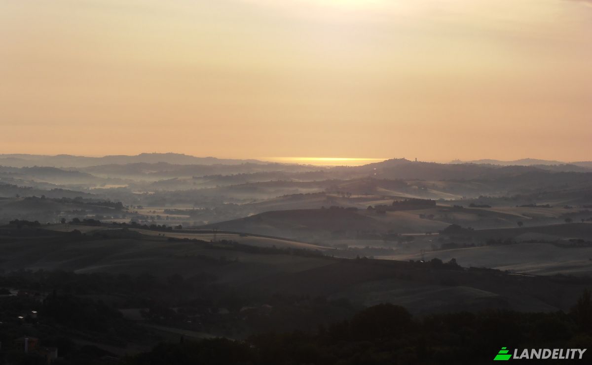 Farm/Ranch for Sale Campi Lunghi, 62011 Cingoli MC, Cingoli, Province of Macerata, Marche, Italy. Photo 1