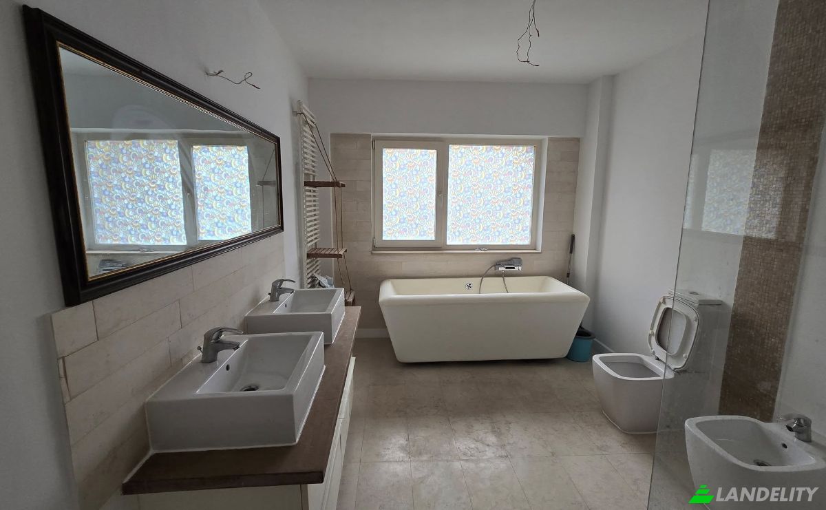 Apartment for Sale Strada Elena Vacarescu 21, Bucuresti 077190, Bucharest, Romania. Photo 2