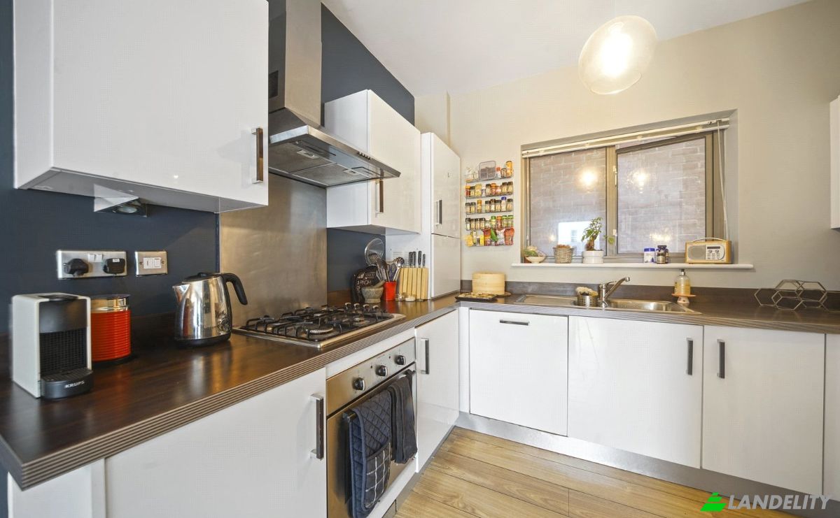 Apartment for Rent R Arco do Carvalhao 38, 1070-009 Lisboa, Lisbon, Portugal. Photo 6