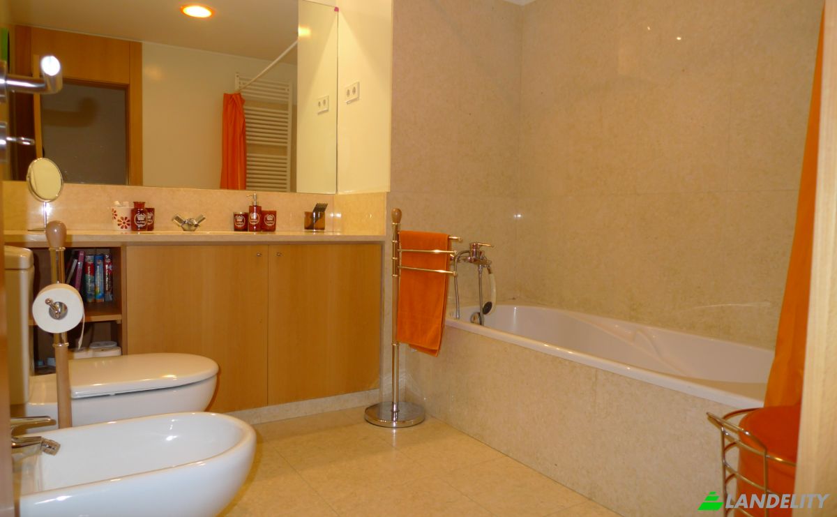 Apartment for Sale R do Aleixo 259, 4150-042 Porto, Porto, Porto District, Portugal. Photo 25