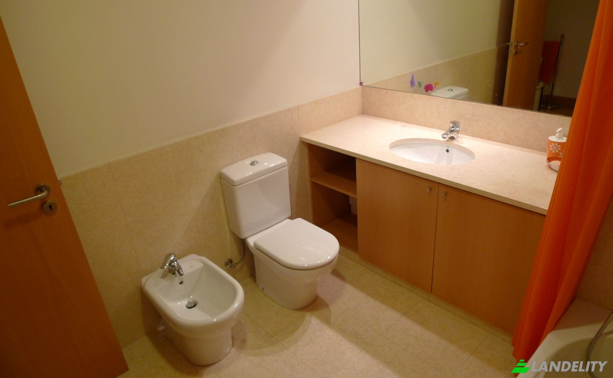 Apartment for Sale R do Aleixo 259, 4150-042 Porto, Porto, Porto District, Portugal. Photo 26