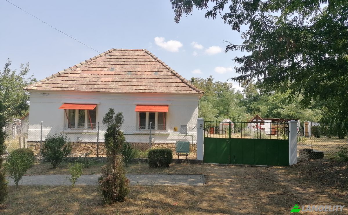 Villa in vendita Homokbodoge, Papa District, Veszprem, Hungary, Dozsa u 74, 8563 Hungary. Foto 1