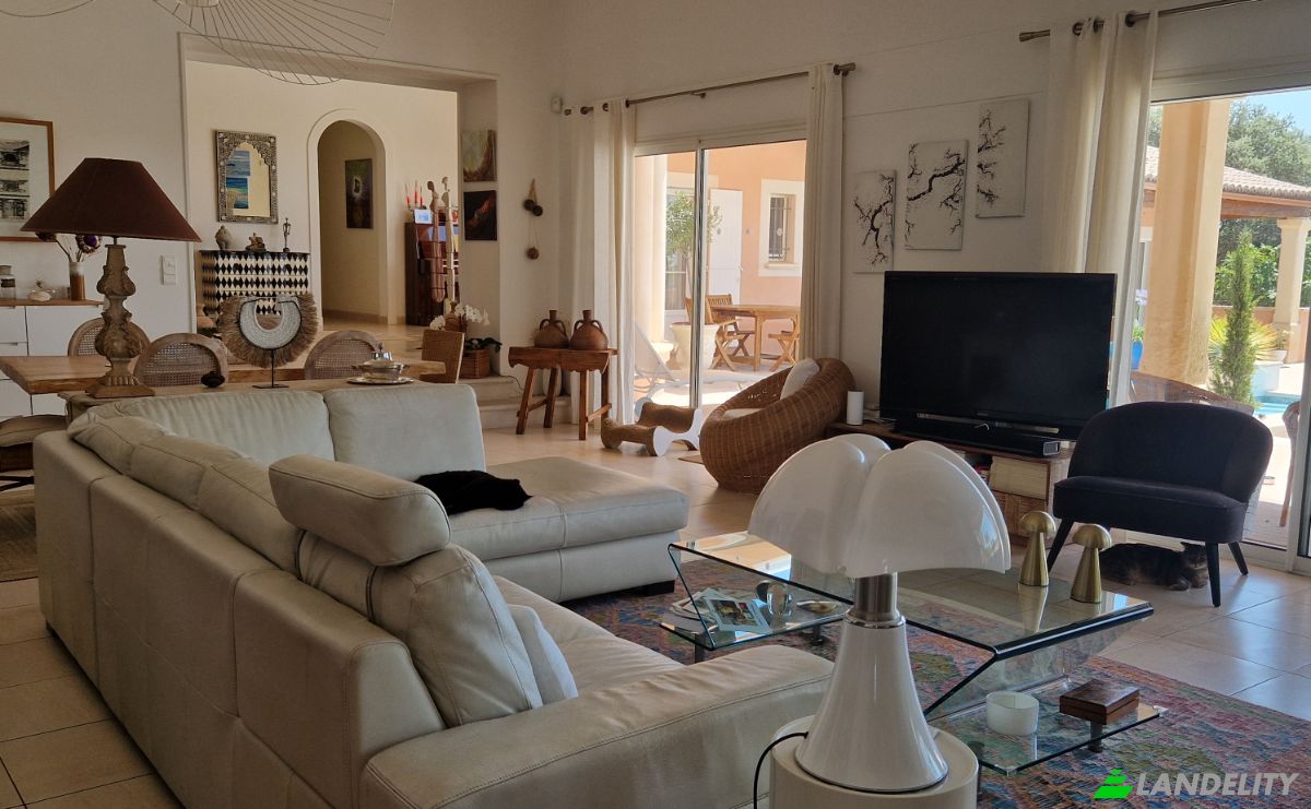 Villa for Sale 33 Rue Jacques Brel, 30700 Saint-Hippolyte-de-Montaigu, Saint-Hippolyte-de-Montaigu, Gard, Occitanie, France. Photo 5