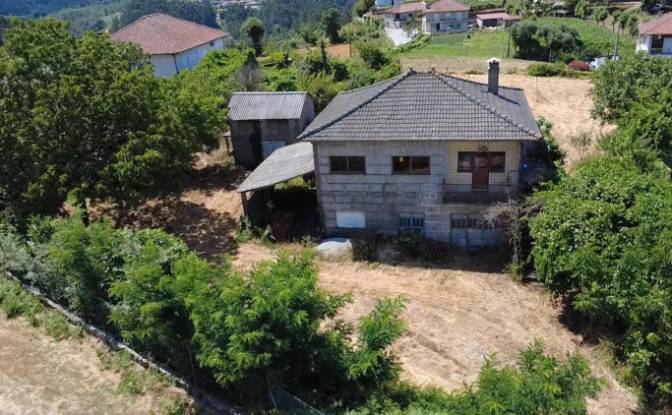 Villa for Sale - Quinchaes, Portugal