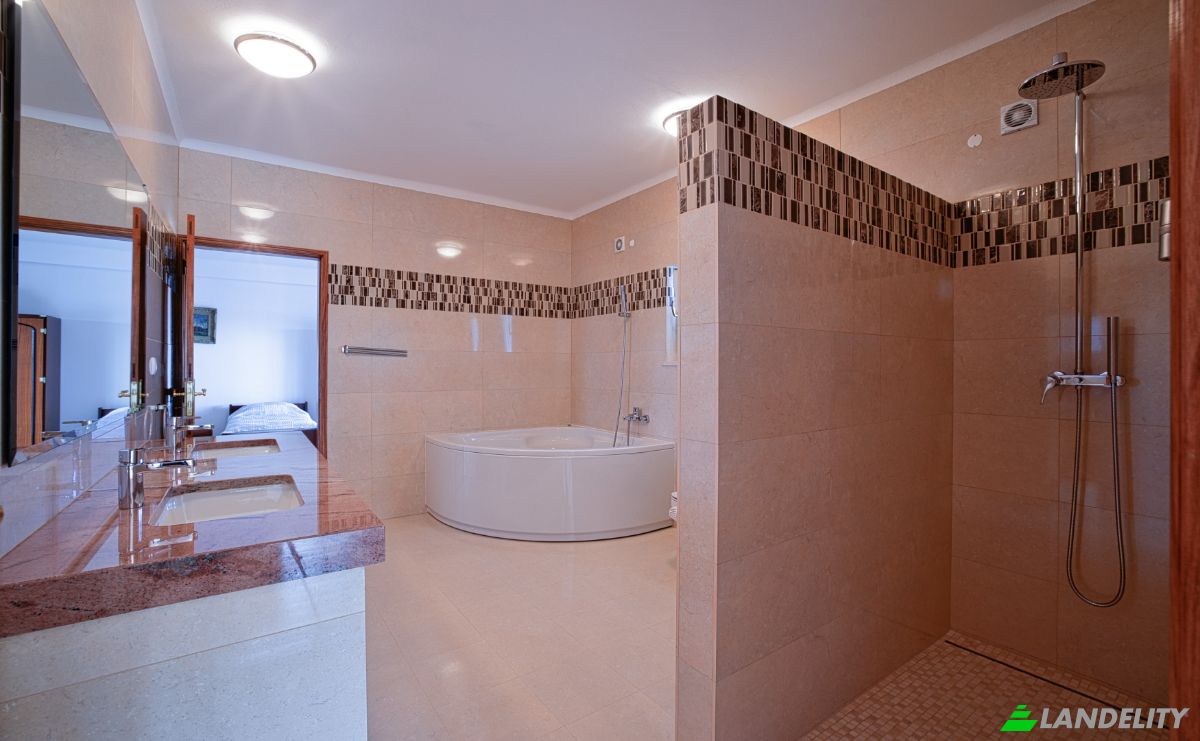 Villa for Sale 8550 Monchique, Monchique, Faro District, Portugal. Photo 11