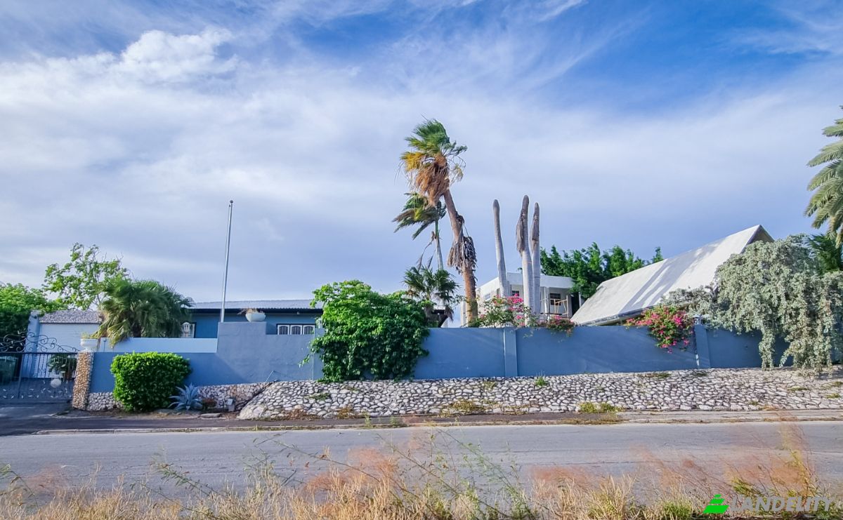 Investing/Development for Sale 18 Rooi Catootjeweg, Willemstad, Santa Maria, Curacao. Photo 1