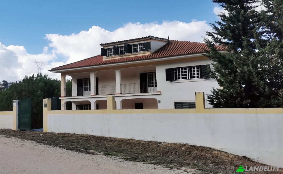 Villa for Sale R 23 de Junho 5a, 2600 Vila Franca de Xira, Vila Franca de Xira, Lisbon, Portugal. Photo 1