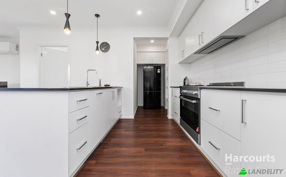 Single Family Home for Rent 44 Aspect Dr, Doreen VIC 3754, Doreen, City of Whittlesea, Victoria, Australia. Photo 2