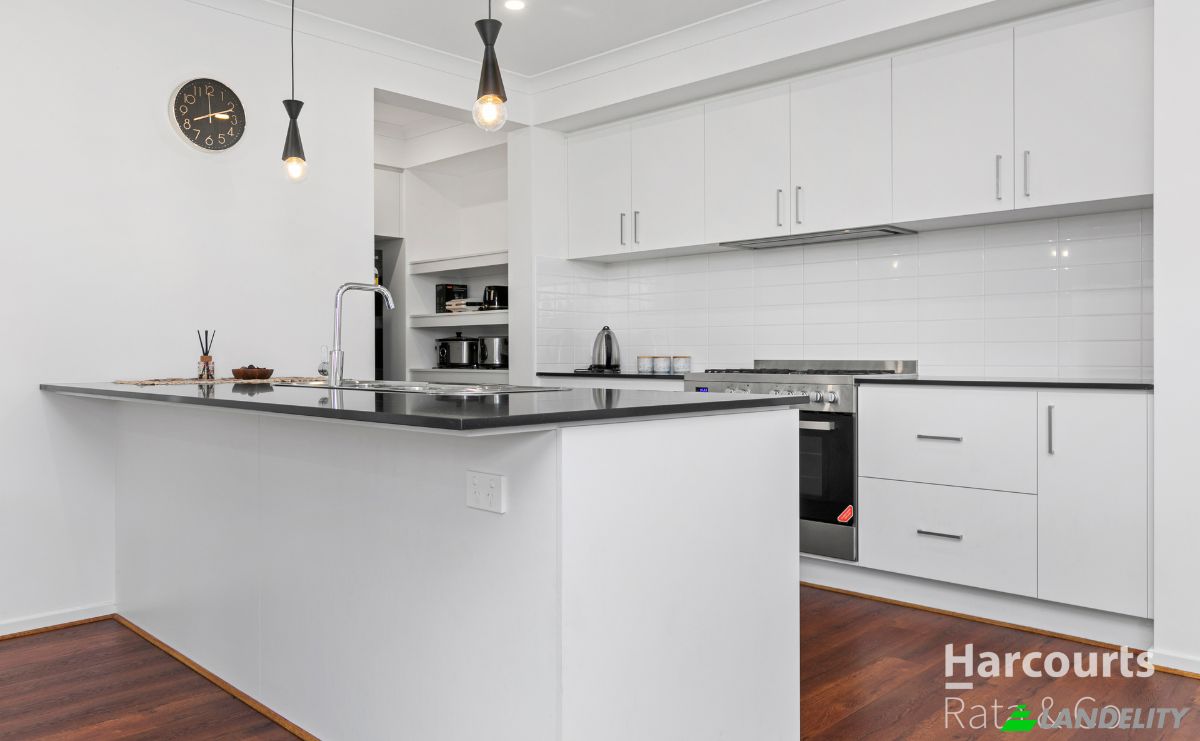 Single Family Home for Rent 44 Aspect Dr, Doreen VIC 3754, Doreen, City of Whittlesea, Victoria, Australia. Photo 3