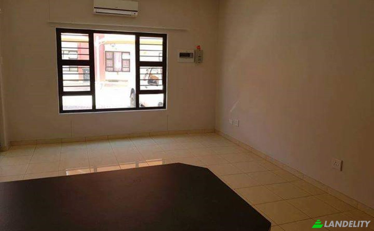 Casa adosada en venta Ongwediva, Oshana Region, Namibia. Foto 2