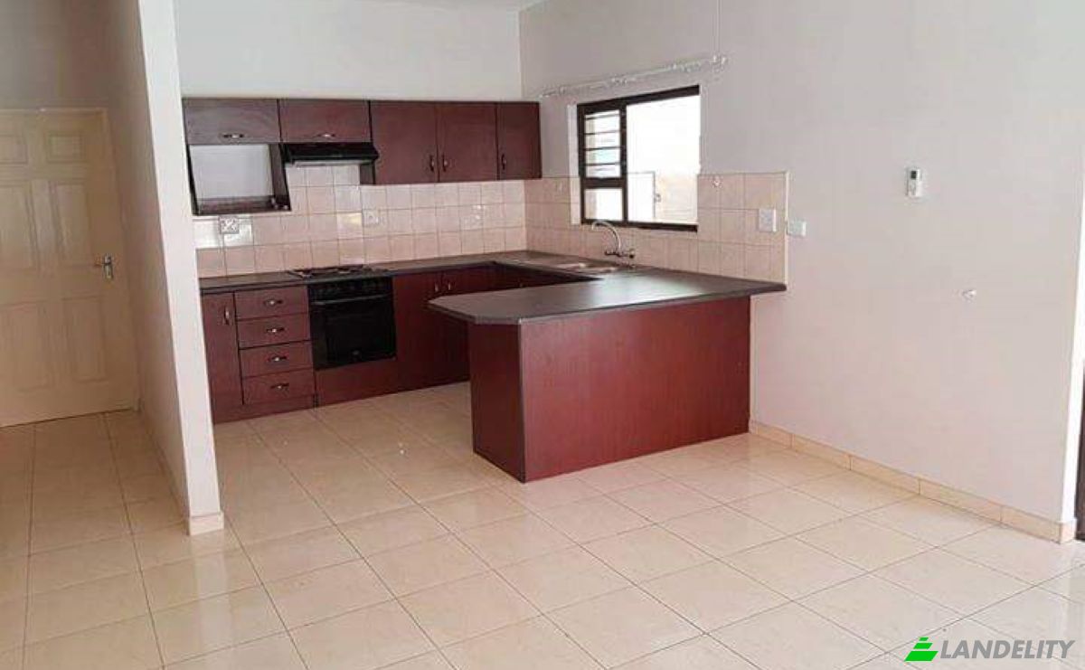 Casa adosada en venta Ongwediva, Oshana Region, Namibia. Foto 1