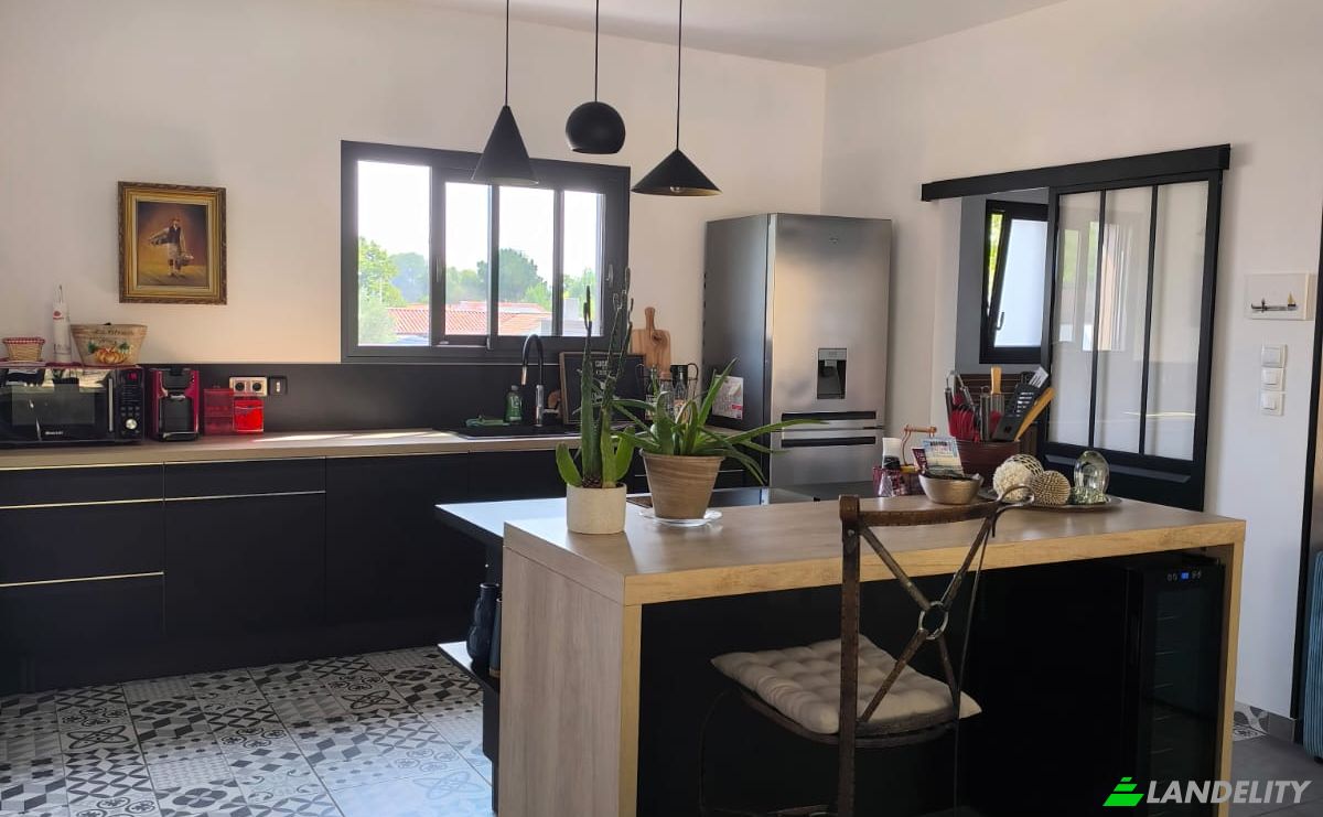 Villa for Sale 16 Imp de la Lisiere des Pins, 85160 Saint-Jean-de-Monts, Saint-Jean-de-Monts, Vendee, Pays de la Loire, France. Photo 5