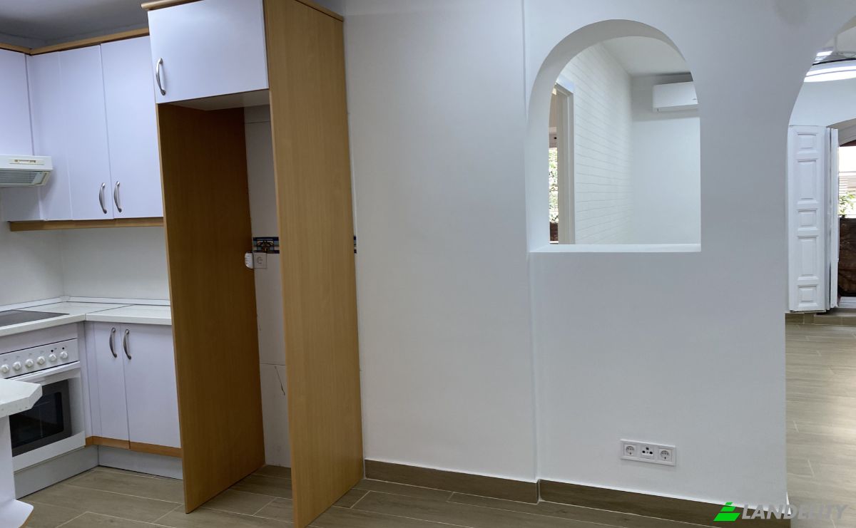 Apartment for Sale C del Principe, Centro, Madrid, Community of Madrid, Spain. Photo 2