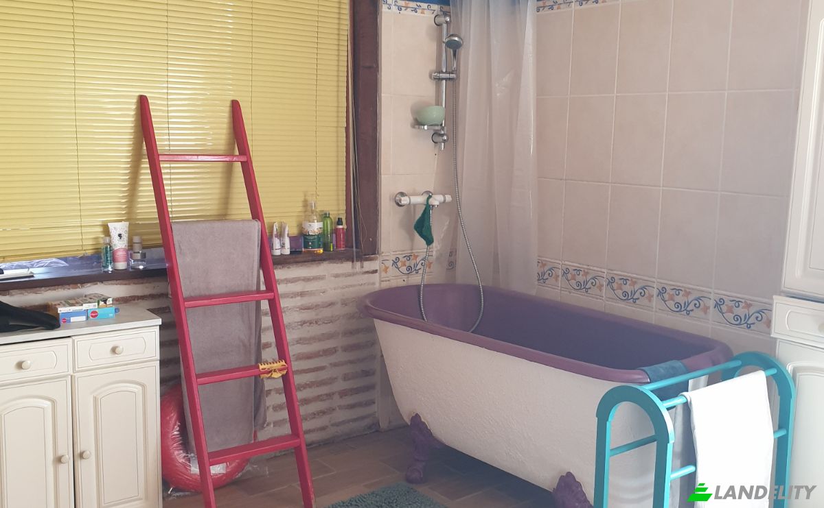 Townhouse for Sale 65 Rue du Fort, 40310 Gabarret, Gabarret, Landes, Nouvelle-Aquitaine, France. Photo 5
