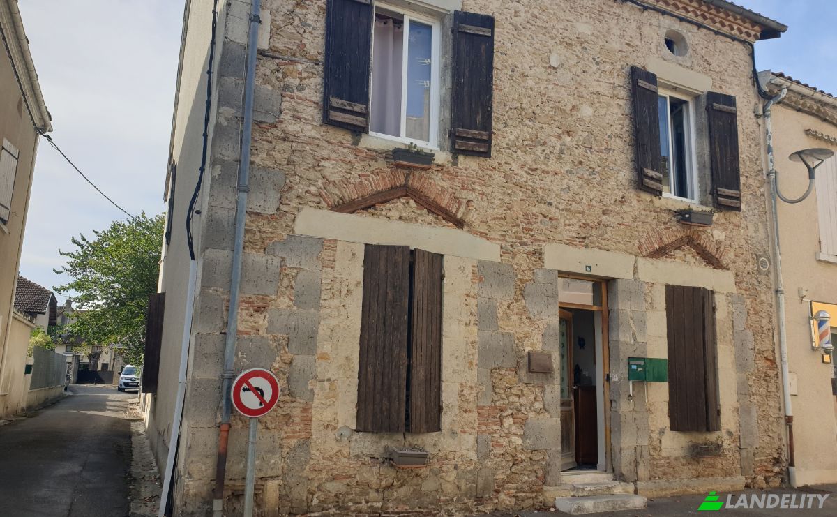 Townhouse for Sale 65 Rue du Fort, 40310 Gabarret, Gabarret, Landes, Nouvelle-Aquitaine, France. Photo 1