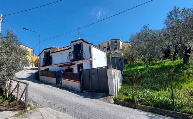 Casa unifamiliare in vendita - Salitto-valle, Italia