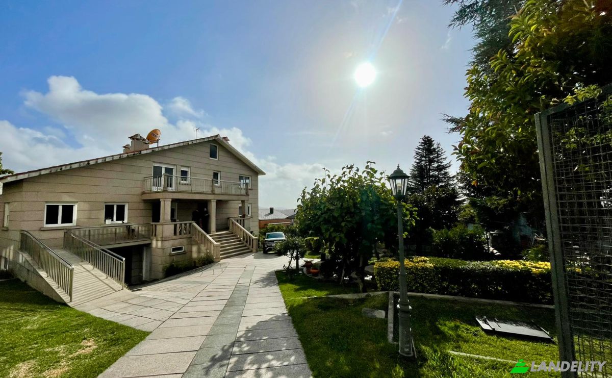 Villa en venta Avenida da Hispanidade, Freixeiro, Vigo, Pontevedra, Galicia, España. Foto 2