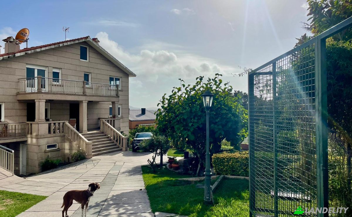 Villa en venta Avenida da Hispanidade, Freixeiro, Vigo, Pontevedra, Galicia, España. Foto 1