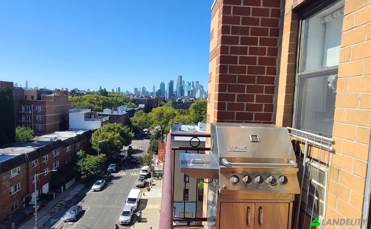 Apartment for Sale 49-07 43rd Ave, Woodside, NY 11377, USA, New York, Queens County, United States. Photo 11