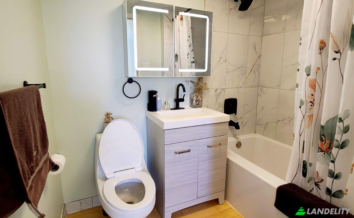Apartment for Sale 49-07 43rd Ave, Woodside, NY 11377, USA, New York, Queens County, United States. Photo 8