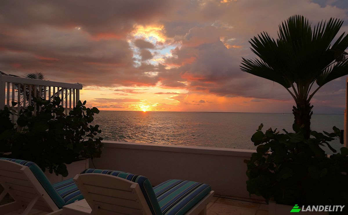 Townhouse for Sale W Bay St, Nassau, New Providence, The Bahamas. Photo 2