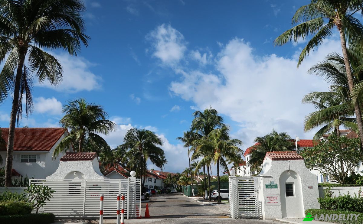 Townhouse for Sale W Bay St, Nassau, New Providence, The Bahamas. Photo 4