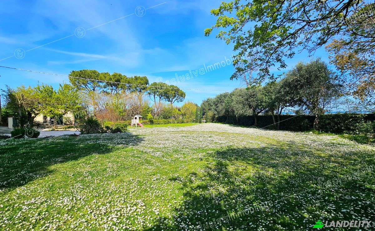 Villa for Sale Via Dante Alighieri, 157, 60022 Castelfidardo AN, Castelfidardo, Province of Ancona, Marche, Italy. Photo 21