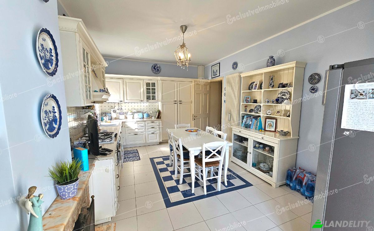 Villa for Sale Via Dante Alighieri, 157, 60022 Castelfidardo AN, Castelfidardo, Province of Ancona, Marche, Italy. Photo 3
