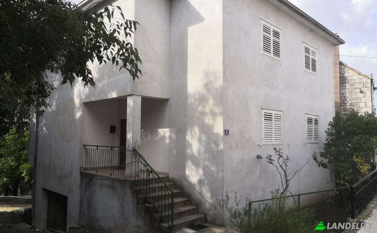 Townhouse for Sale Ul Vladimira Nazora 5, 21260, Imotski, Grad Imotski, Split-Dalmatia County, Croatia. Photo 1