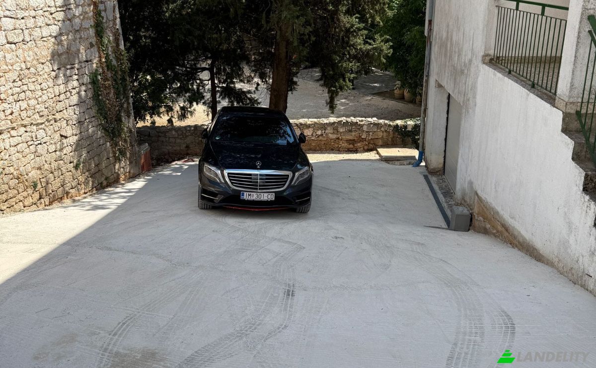 Townhouse for Sale Ul Vladimira Nazora 5, 21260, Imotski, Grad Imotski, Split-Dalmatia County, Croatia. Photo 3