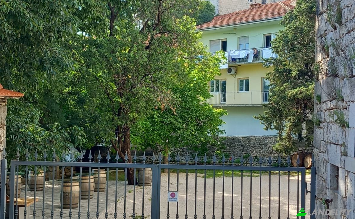 Townhouse for Sale Ul Vladimira Nazora 5, 21260, Imotski, Grad Imotski, Split-Dalmatia County, Croatia. Photo 7