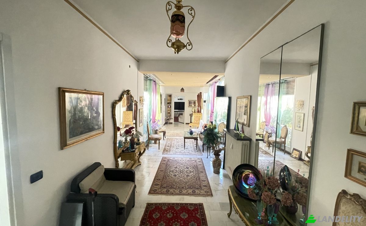 Apartment for Sale Via Ernesto Cairoli, 21100 Varese VA, Varese, Province of Varese, Lombardy, Italy. Photo 2