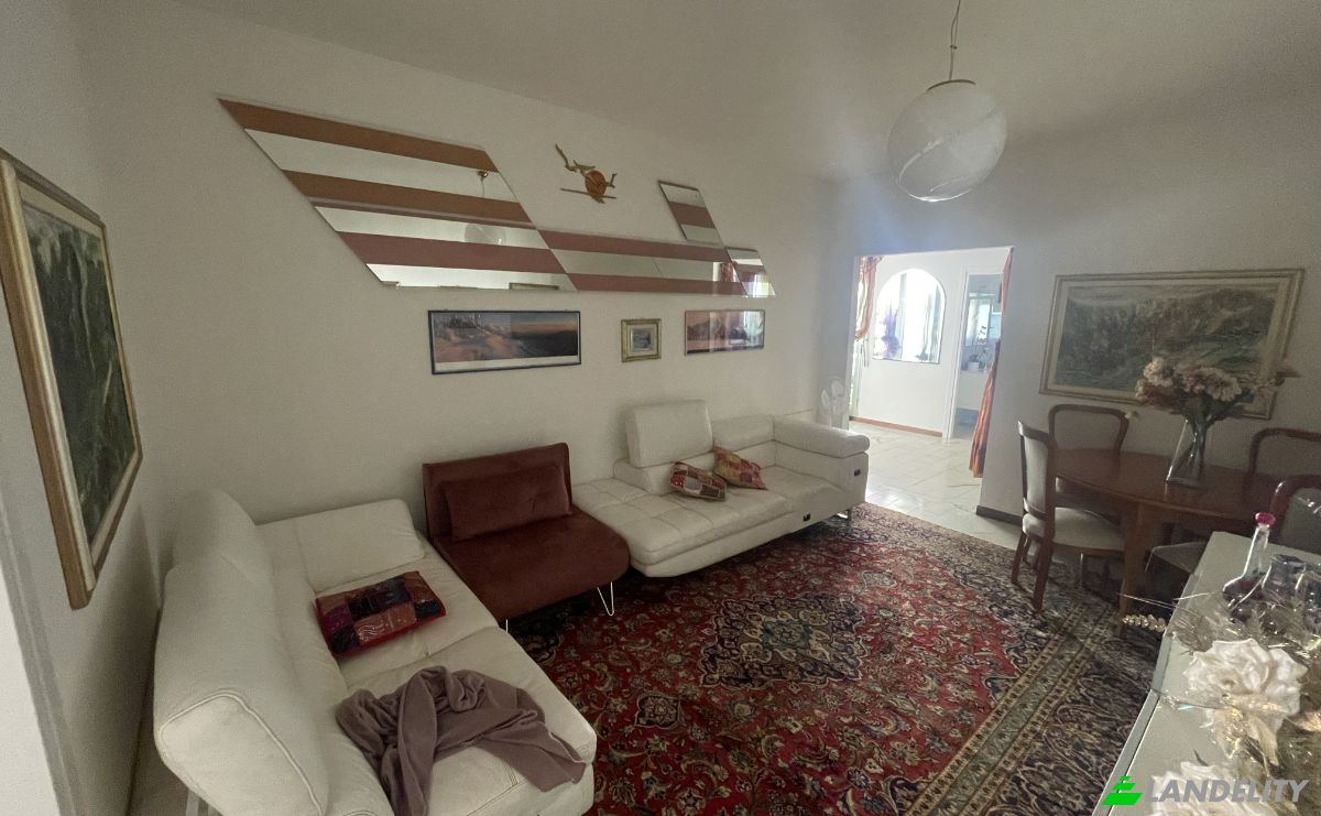 Apartment for Sale Via Ernesto Cairoli, 21100 Varese VA, Varese, Province of Varese, Lombardy, Italy. Photo 3