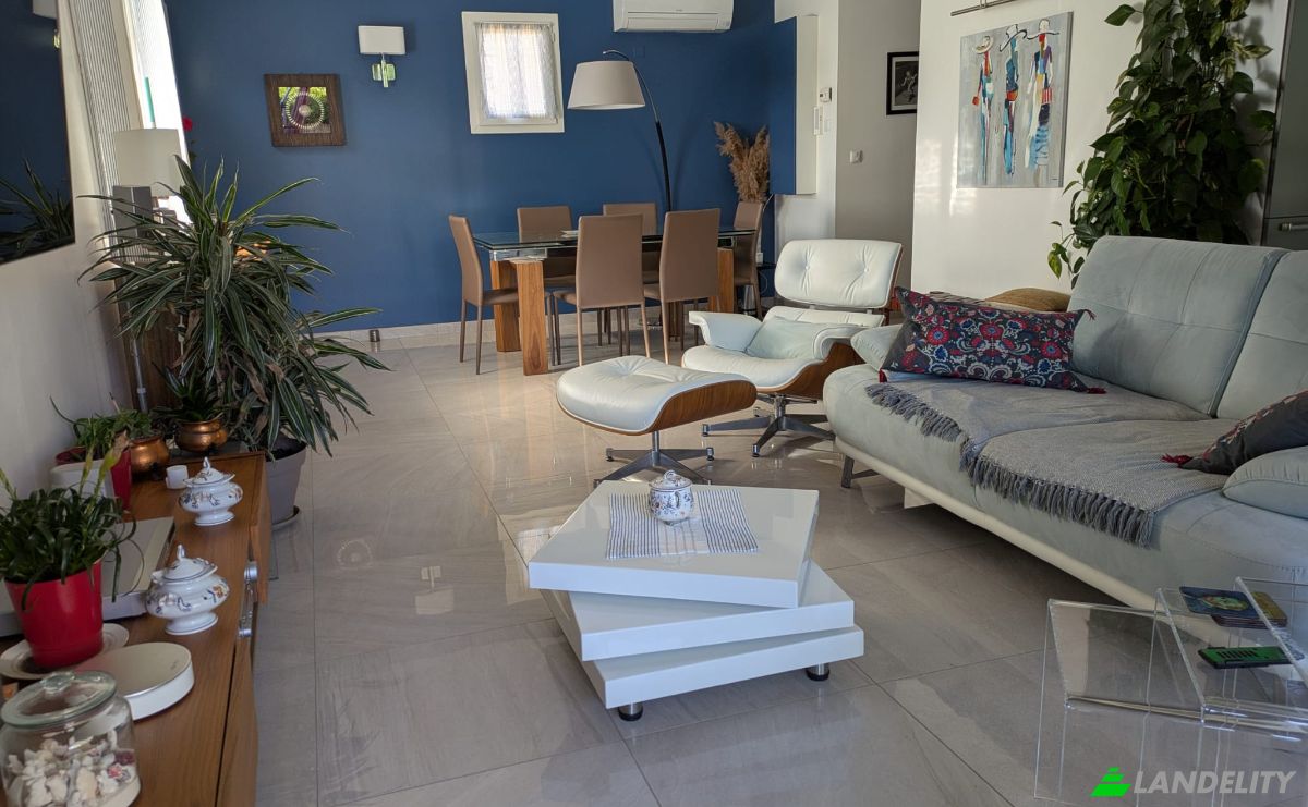 Villa for Sale 46 Rue des Mines, 84660 Maubec, Maubec, Vaucluse, Provence-Alpes-Cote dAzur, France. Photo 8