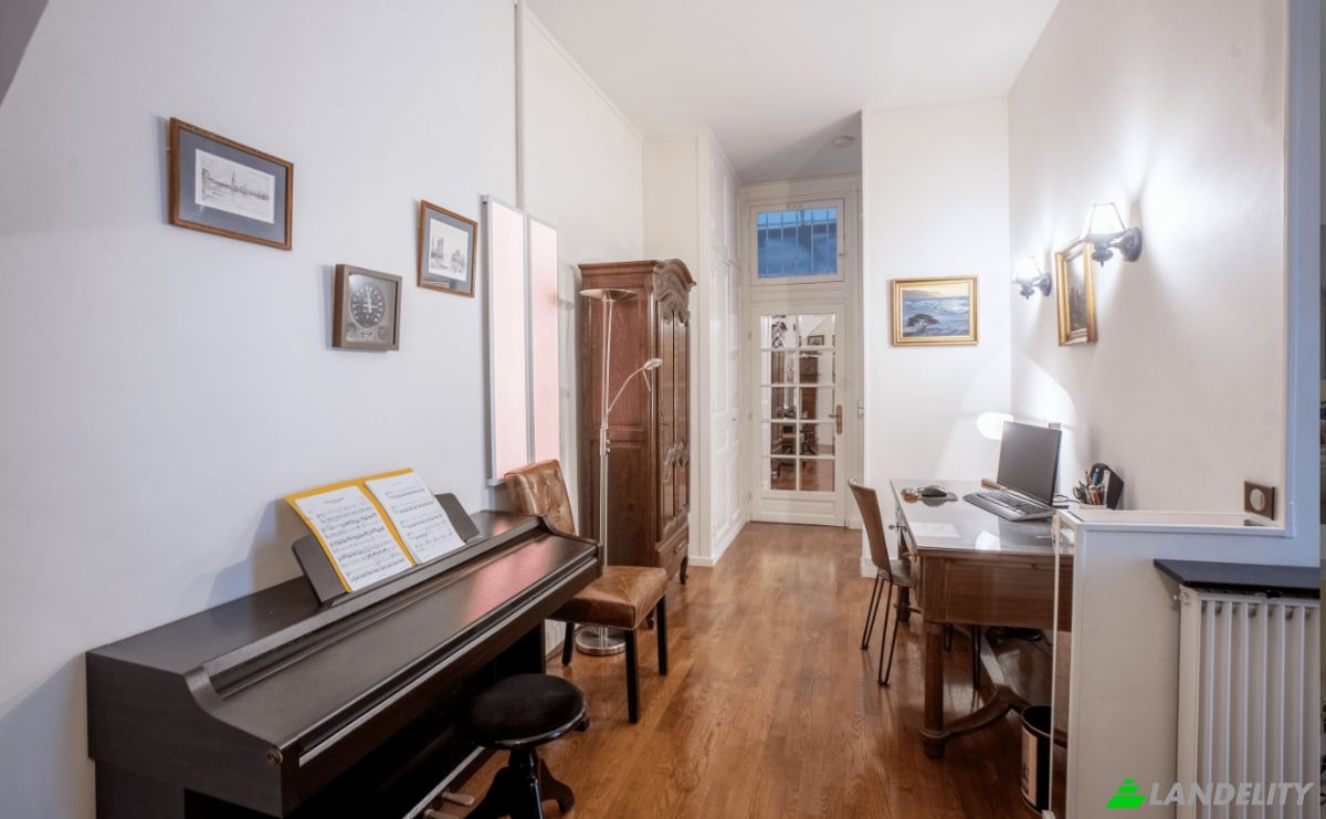 Apartment for Sale 105 Rue de la Pompe, 75016 Paris, Paris, Ile-de-France, France. Photo 5