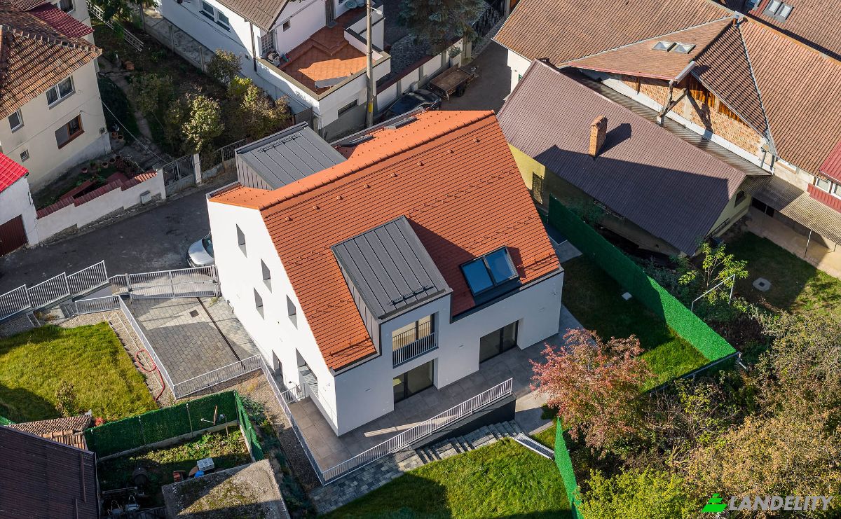 Villa for Sale Strada Costitei 10, Brasov, Romania. Photo 3