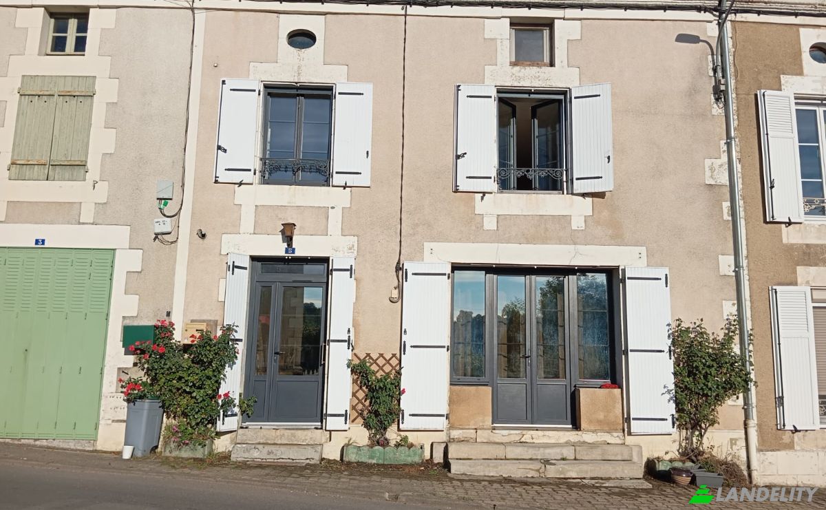 Townhouse for Sale 5 Av des Tilleuls, 86150 LIsle-Jourdain, LIsle-Jourdain, Vienne, Nouvelle-Aquitaine, France. Photo 1