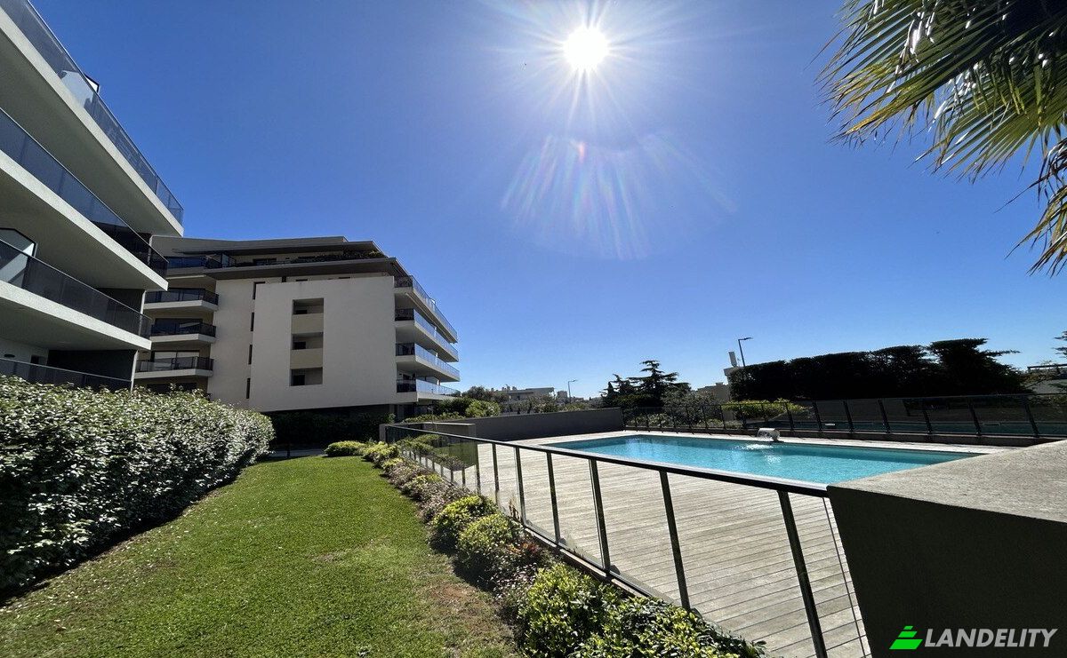 Apartment for Sale 978 Rte de Saint-Jean, 06600 Antibes, Antibes, Alpes-Maritimes, Provence-Alpes-Cote dAzur, France. Photo 11