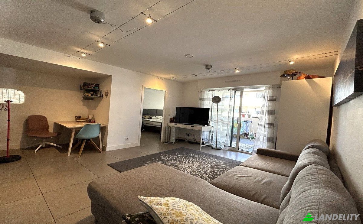 Apartment for Sale 978 Rte de Saint-Jean, 06600 Antibes, Antibes, Alpes-Maritimes, Provence-Alpes-Cote dAzur, France. Photo 4