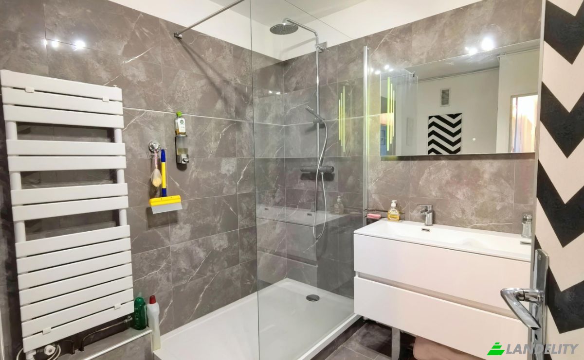 Apartment for Sale 9 Av Taillade, 75020 Paris, Paris, Ile-de-France, France. Photo 7