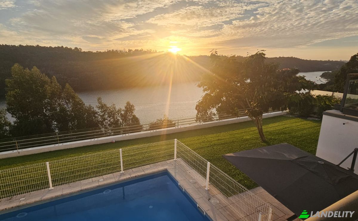 Townhouse for Sale Urbanizacao do Cidrao 98, 4510 Jovim, Jovim, Gondomar, Porto District, Portugal. Photo 1