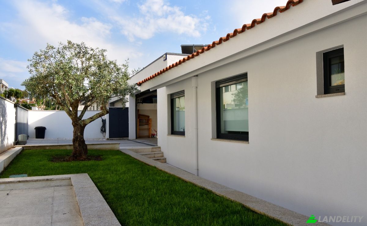 Townhouse for Sale Urbanizacao do Cidrao 98, 4510 Jovim, Jovim, Gondomar, Porto District, Portugal. Photo 4