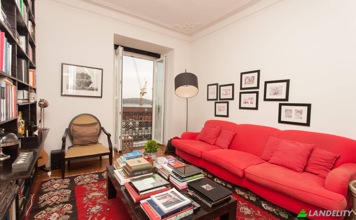 Apartment for Sale Av 24 de Julho 90, 1200-211 Lisboa, Lisbon, Portugal. Photo 1