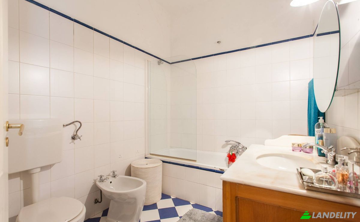 Apartment for Sale Av 24 de Julho 90, 1200-211 Lisboa, Lisbon, Portugal. Photo 14