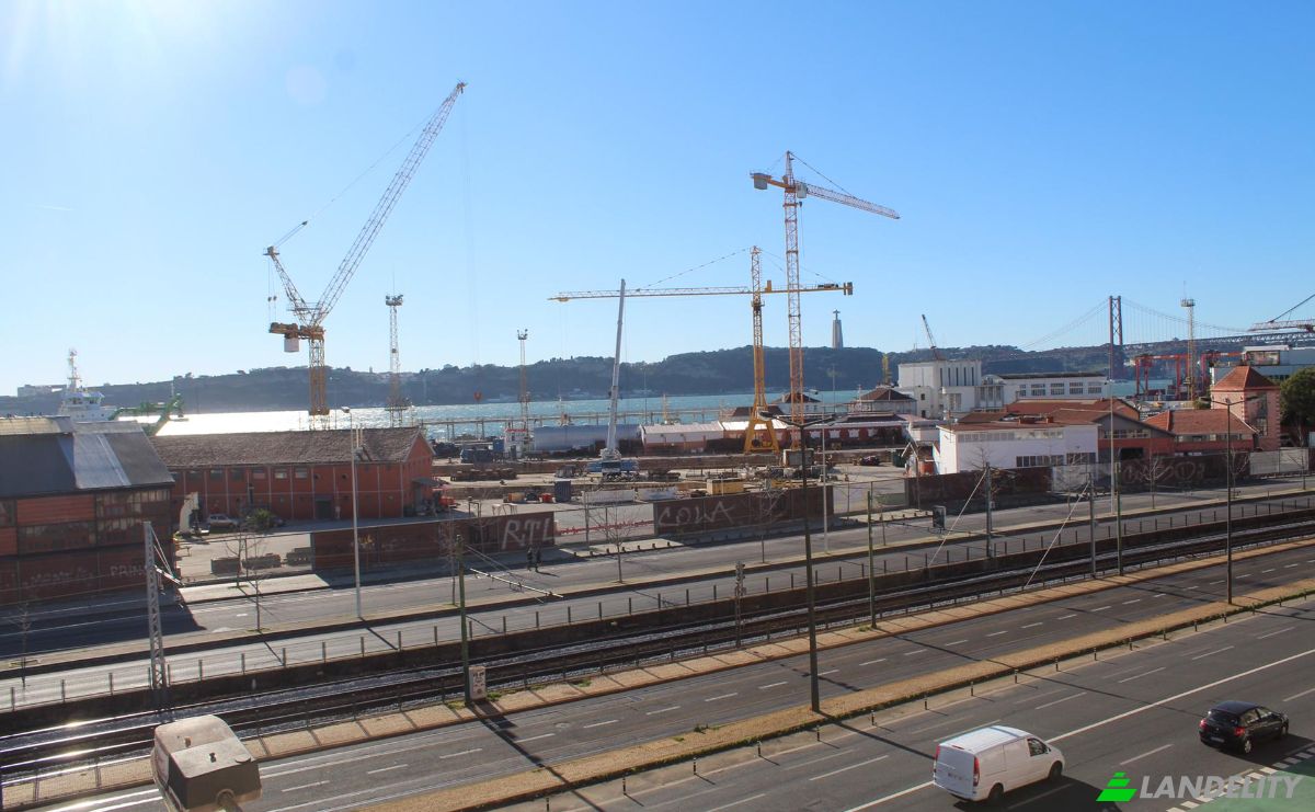 Apartment for Sale Av 24 de Julho 90, 1200-211 Lisboa, Lisbon, Portugal. Photo 7