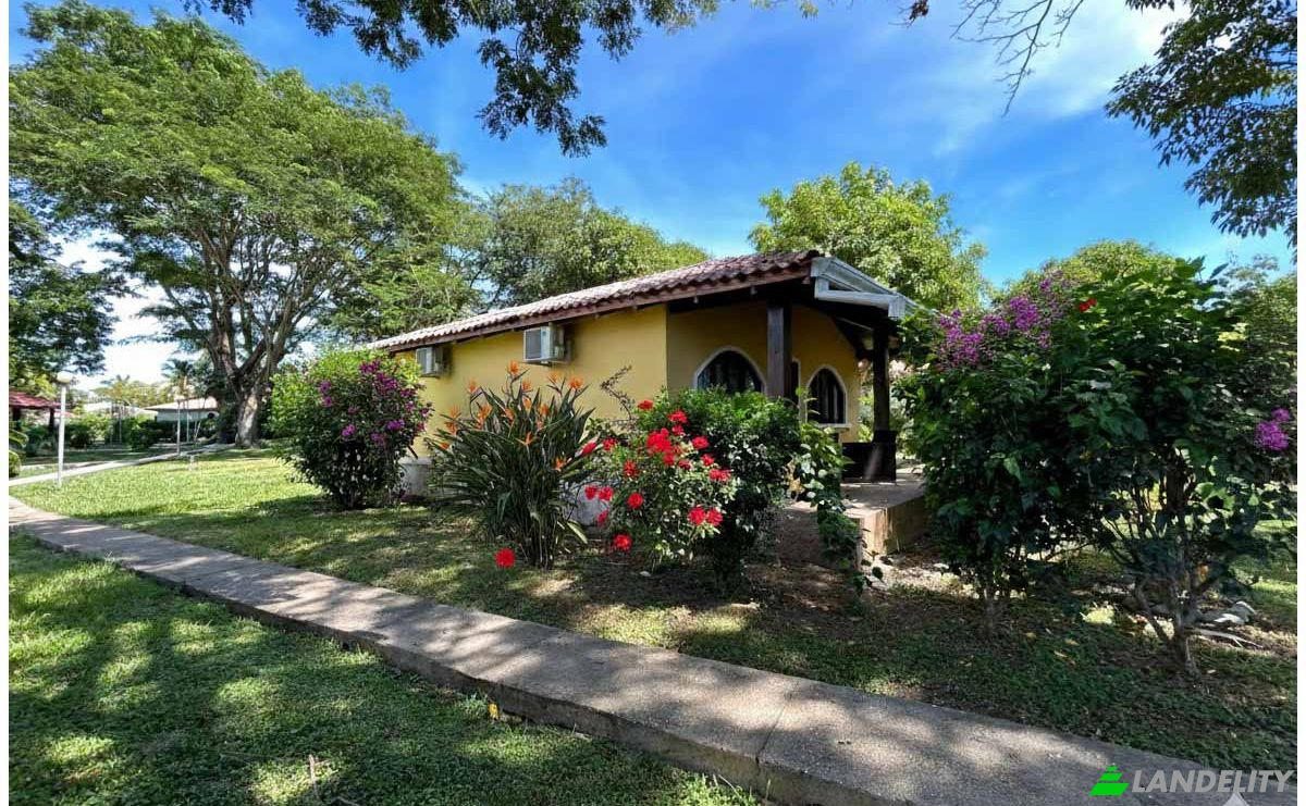 Villa for Sale Villaggio Flor Pacifico, Provincia de Guanacaste, Potrero, Santa Cruz, Guanacaste Province, Costa Rica. Photo 1