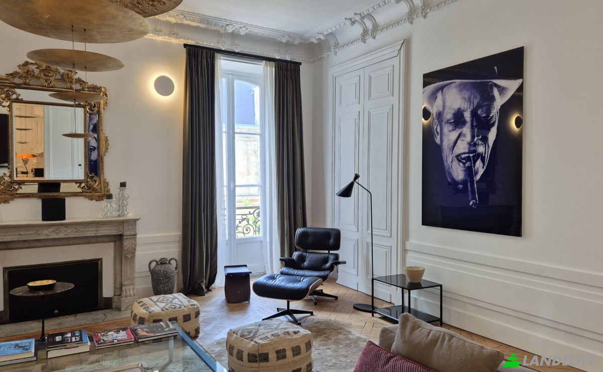 Apartment for Sale 44 Rue Vital Carles, 33000 Bordeaux, Bordeaux, Gironde, Nouvelle-Aquitaine, France. Photo 1