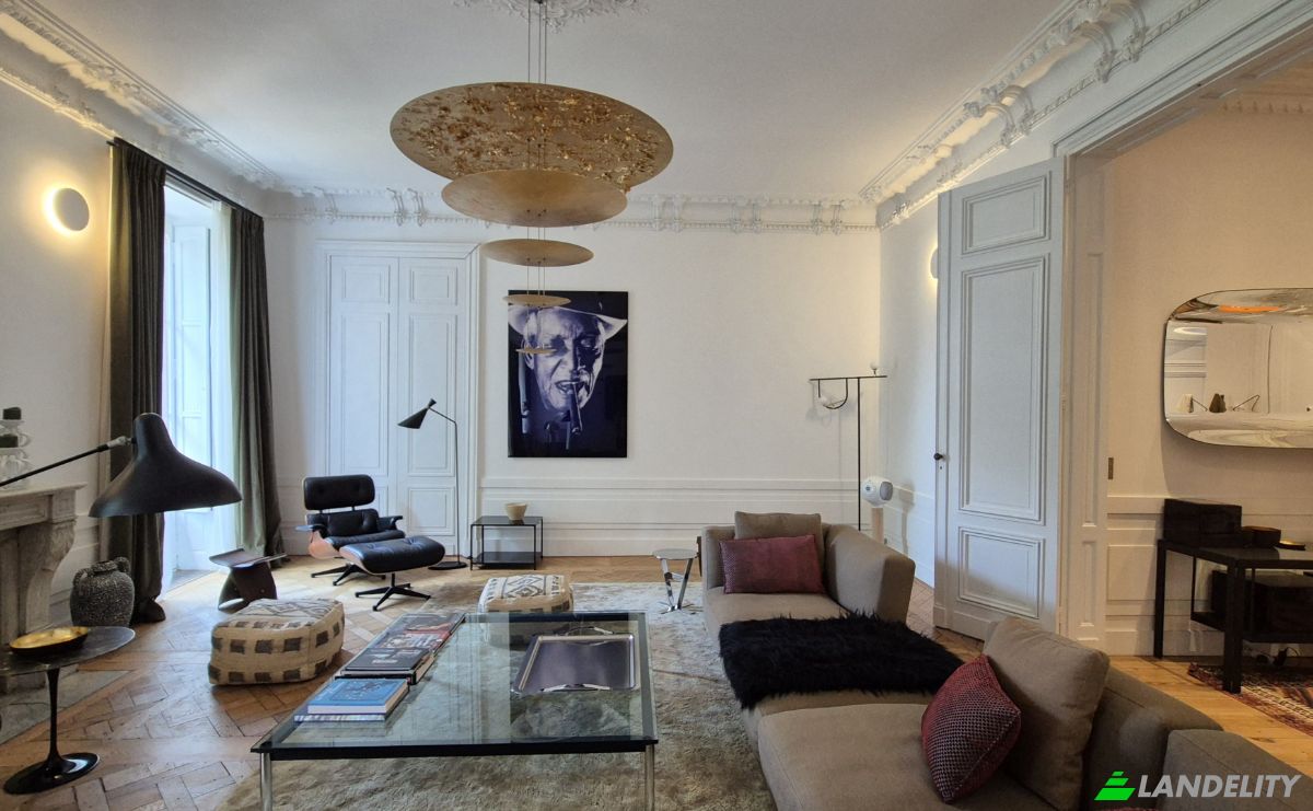 Apartment for Sale 44 Rue Vital Carles, 33000 Bordeaux, Bordeaux, Gironde, Nouvelle-Aquitaine, France. Photo 2